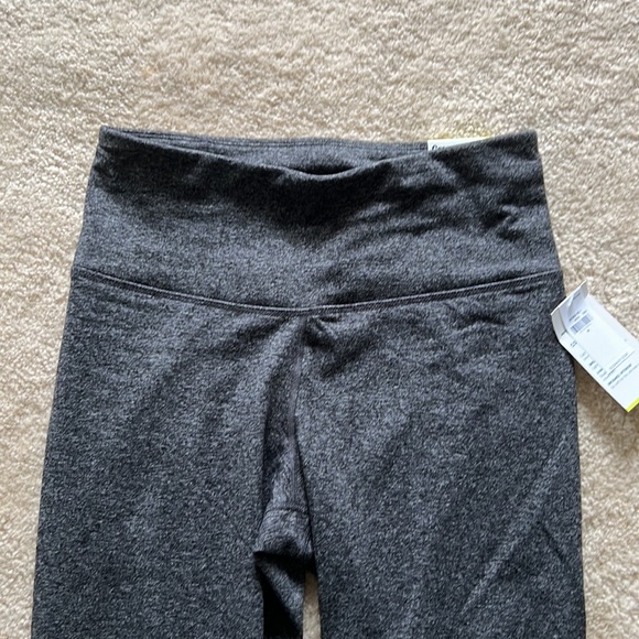 NWT Old Navy Coze core crop leggings - Picture 2 of 5